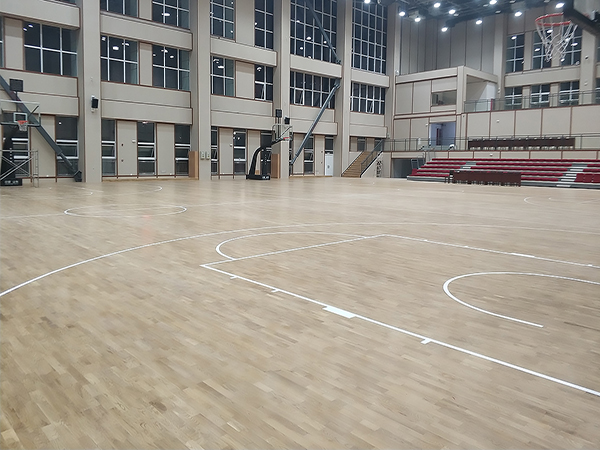 木地板籃球場是用什么材質(zhì)的地板裝成？你了解多少呢？