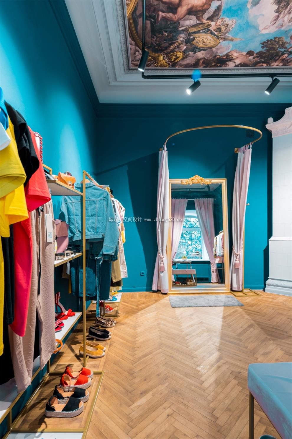 品牌折扣女裝店裝修風(fēng)格有哪些？