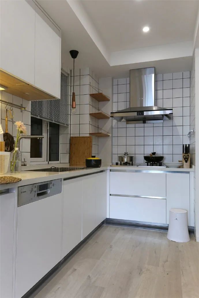 小戶型開(kāi)放式廚房地面裝修效果圖_正確裝修廚房 廚房裝修流程_小廚房裝修