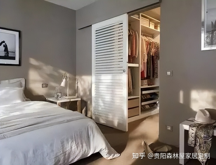 新房裝修，小戶型衣帽間怎么設(shè)計(jì)？教你4招輕松搞定