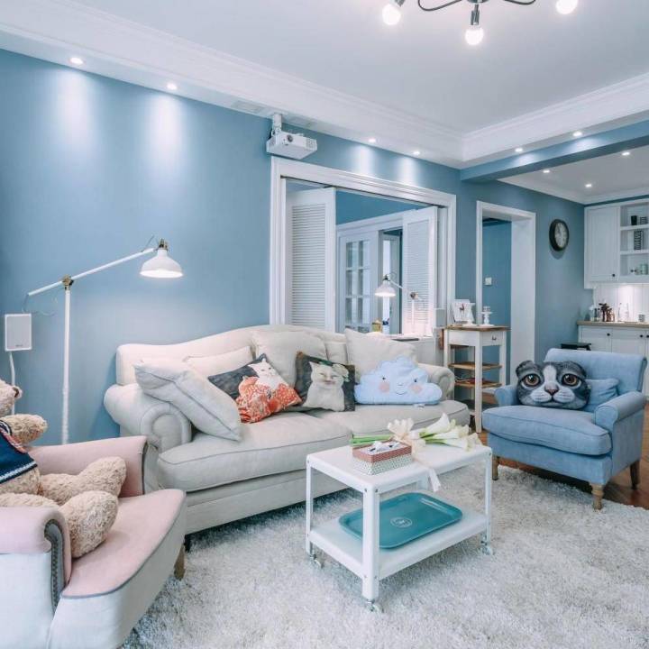 現(xiàn)代簡約風格別墅中空客廳裝修效果圖_2015現(xiàn)代簡約風格客廳裝修效果圖大全_現(xiàn)代裝修風格效果圖