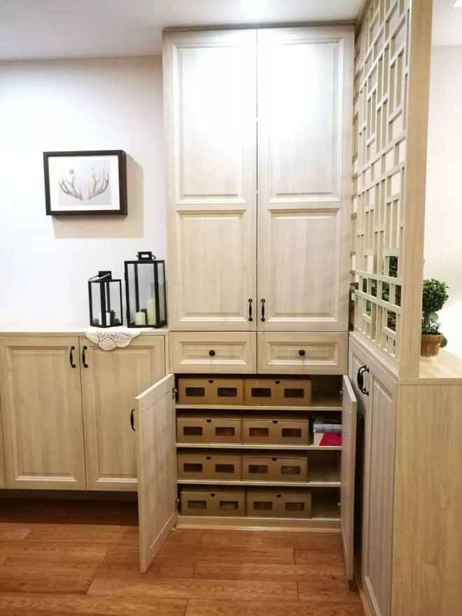 客廳鞋柜隔斷裝修效果圖_玄關鞋柜隔斷裝修效果圖_隔斷鞋柜裝修效果圖