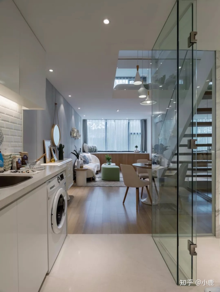 61㎡現(xiàn)代小復(fù)式,用玻璃做隔斷，視覺效果大一倍！