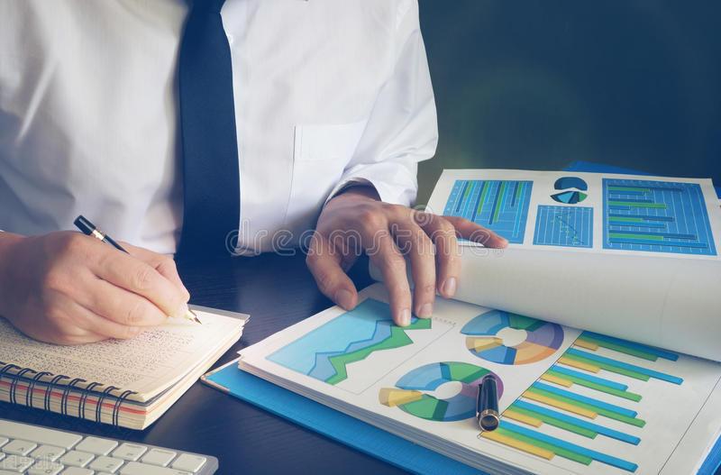 裝修費(fèi)用會(huì)計(jì)處理_費(fèi)用會(huì)計(jì)和往來(lái)會(huì)計(jì)哪個(gè)好_房租裝修費(fèi)用會(huì)計(jì)怎么處理