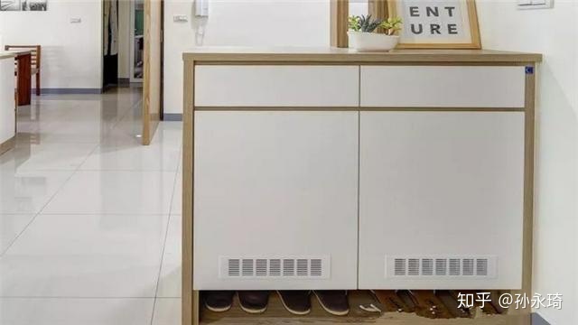 裝修師傅給玄關(guān)做了8處設(shè)計(jì)，朋友驚呼：怎么想到的，太實(shí)用了！