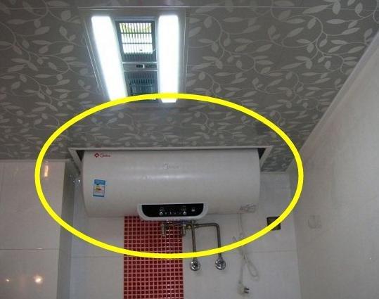 衛(wèi)生間裝吊頂，再裝電熱水器太壓抑了？學(xué)學(xué)這方法，美觀還省空間