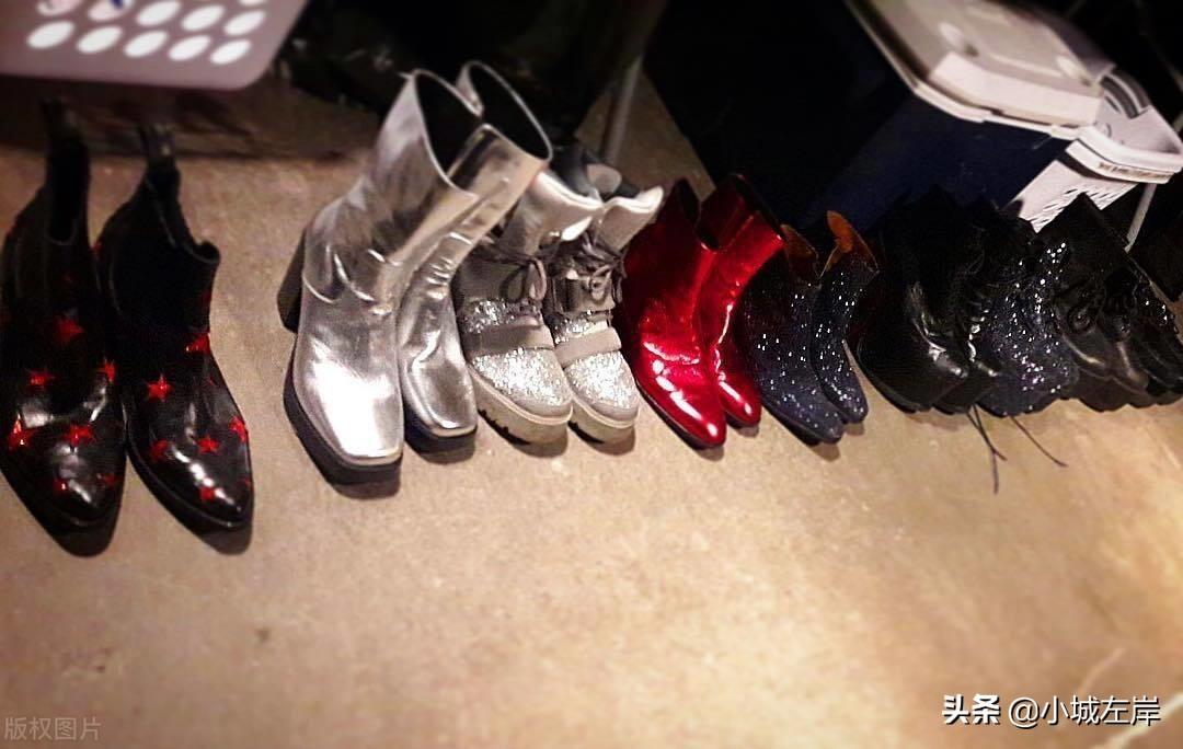 運動鞋店裝修貨架圖_外貿童鞋店裝修效果圖_鞋店裝修效果圖