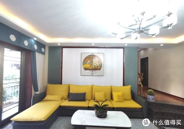 136㎡錯層大四房，優(yōu)雅的新中式裝修，衣柜里面裝廁所，誰見過？