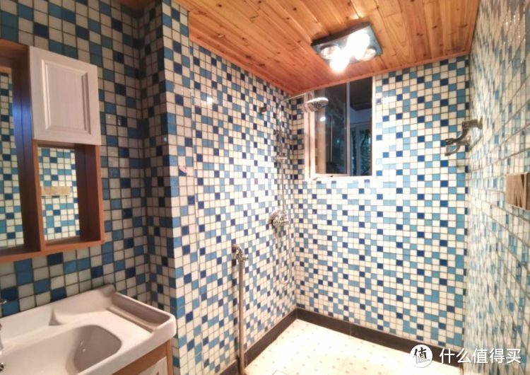 136㎡錯層大四房，優(yōu)雅的新中式裝修，衣柜里面裝廁所，誰見過？