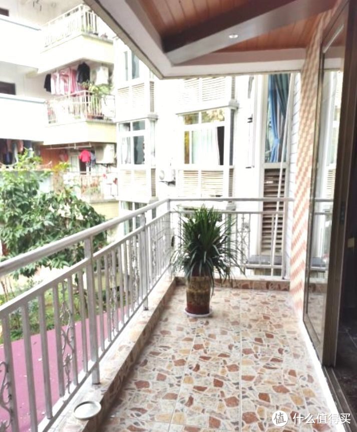 136㎡錯層大四房，優(yōu)雅的新中式裝修，衣柜里面裝廁所，誰見過？