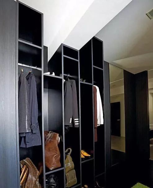 嵌入式衣柜，衣柜入墻，移花接木，充分利用每一寸空間！