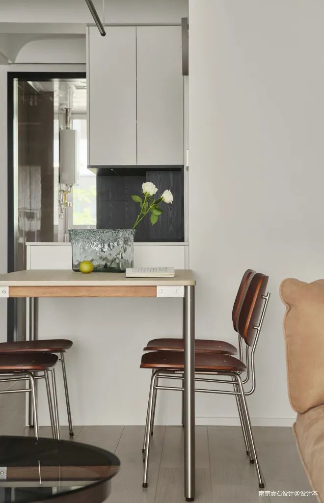 破舊老房改為完美婚房，餐廳改書房，實(shí)用又舒適