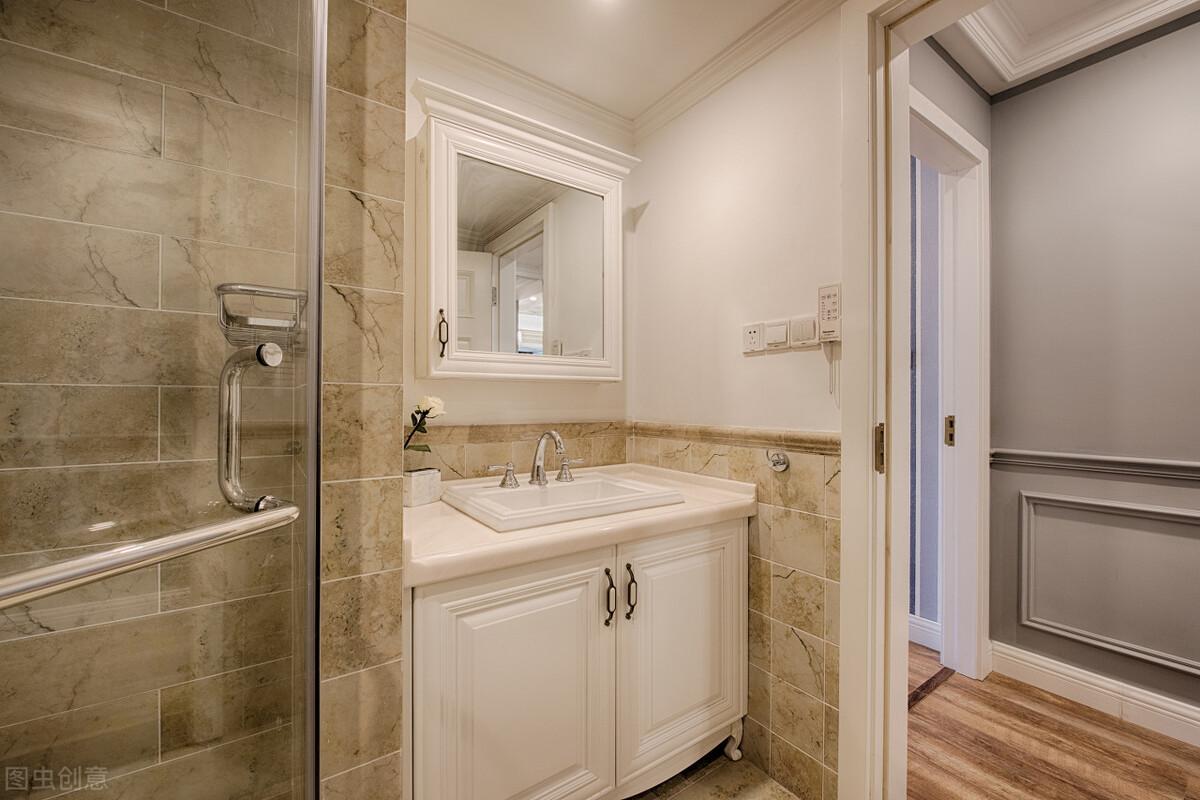 衛(wèi)生間吊頂用什么材質？別聽師傅瞎忽悠，鋁扣板、石膏板都不差