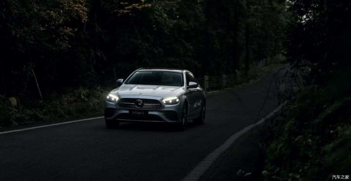 14款奔馳e300_致勝2010款豪華運動款輪胎規(guī)格_奔馳2022款即將上市新車E300運動豪華