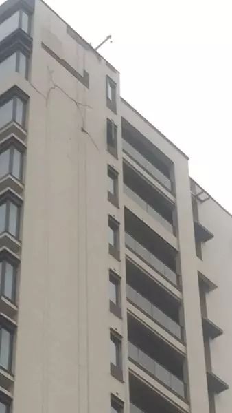 杭州一樓盤豪華裝修，沒交付外墻已開裂！業(yè)主發(fā)現(xiàn)30多處質量問題，快崩潰了