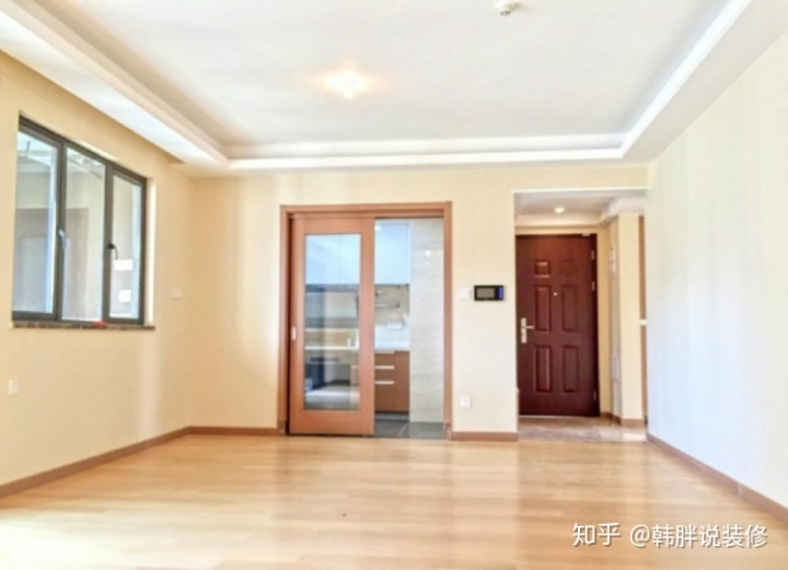 低配版精裝房，108㎡三室兩廳格局，這效果估計還得重新裝修一番